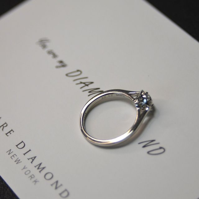 【ラザール ダイヤモンド(LAZARE DIAMOND)の口コミ】 一般的なソリティアタイプではない形がよかったので、セントパトリックを…