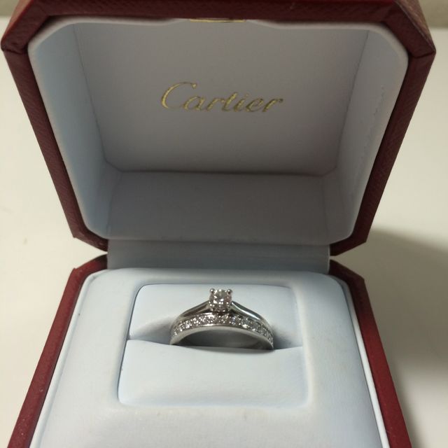 【カルティエ(Cartier)の口コミ】 結婚指輪はシンプルでも、華やかなに見えるものを探しており、指輪の半分…
