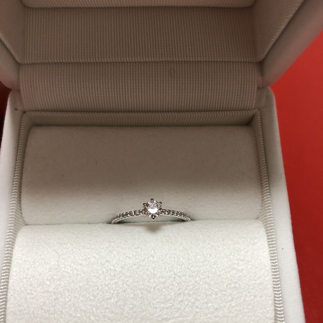 【Galopine & Galopin(ガロピーネガロパン)の口コミ】 シンプルなデザインでマリッジリングと重ね付けがしやすいところが決め手…