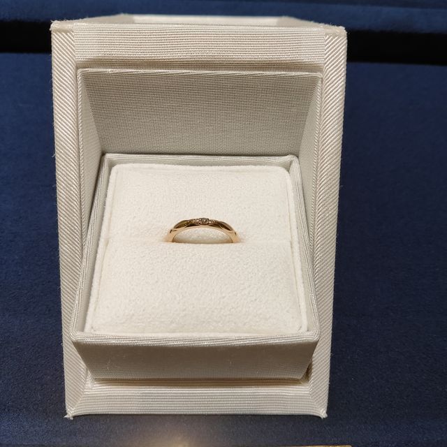 【ENUOVE(イノーヴェ)の口コミ】 ダイヤモンドのサイドのウェーブによって、光が当たった時の輝きがとても…