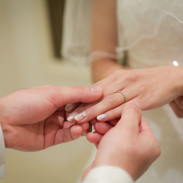 【銀座ダイヤモンドシライシの口コミ】 婚約指輪はダイヤだけ夫が購入してくれて、ダイヤを置く台のデザインを私…