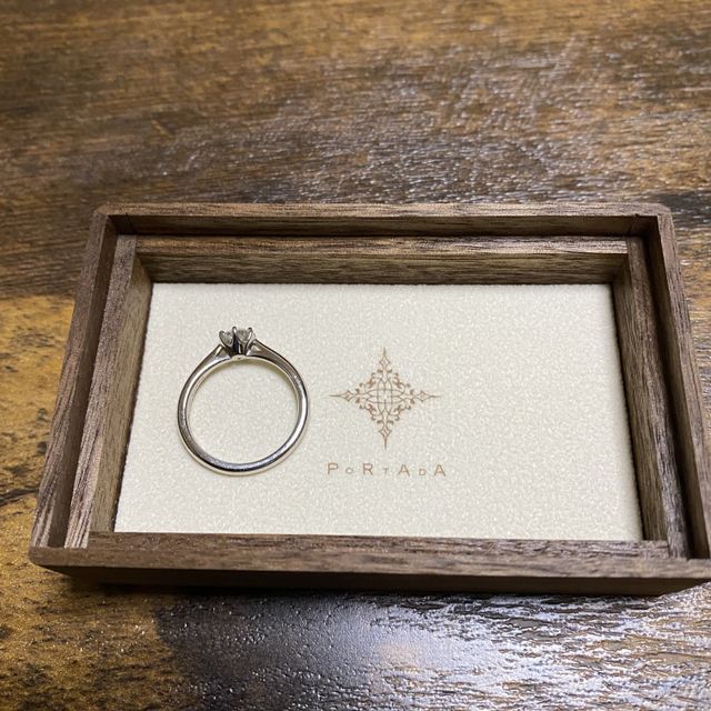 【PORTADA(ポルターダ)の口コミ】 婚約指輪の決め手はデザインです。
あまり派手でもなくシンプルだけど他と…