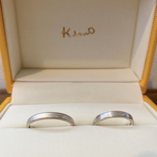 【ケイウノ ブライダル(K.UNO BRIDAL)の口コミ】 シンプルかつさりげない存在感もある指輪を探しており、この木目金の指輪…