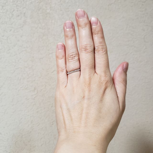 【エクセルコダイヤモンド(EXELCO DIAMOND)の口コミ】 試着したハーフエタニティリングの中で一番細身で美しくて一目惚れしまし…