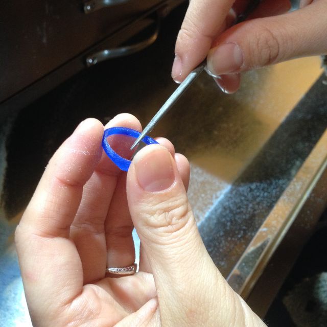 【結婚指輪手作り.comの口コミ】 完全手作りの世界に一つしかない指輪が作れる。自分で形を掘って作れるの…