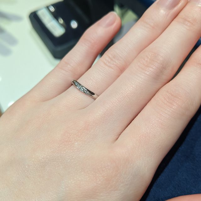 【銀座ダイヤモンドシライシの口コミ】 ペアで20万くらいを予定しており、その価格帯のリングを出してもらいまし…