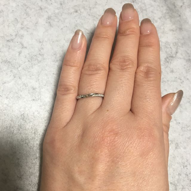 【アイプリモ(I-PRIMO)の口コミ】 リングの幅が太すぎず細すぎず丁度いいと感じたことと、真ん中にウェーブ…