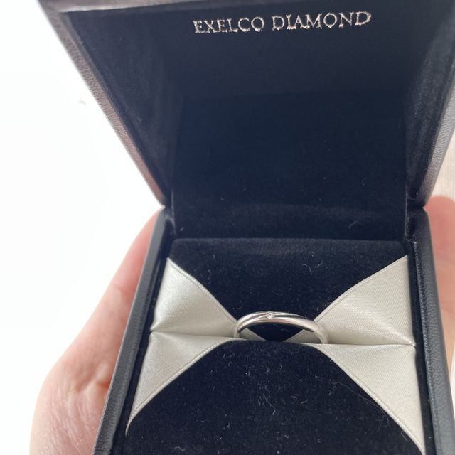 【エクセルコダイヤモンド(EXELCO DIAMOND)の口コミ】 シンプルなデザインで飽きが来ずずっとつけられるものを探していました。…