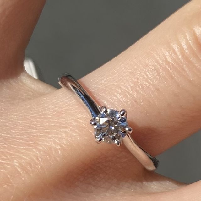 【エクセルコダイヤモンド(EXELCO DIAMOND)の口コミ】 シンプルなデザインですが、ダイヤモンドはどれもとてもキレイなので、シ…