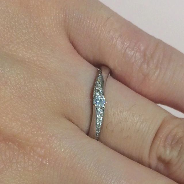 【TRECENTI(トレセンテ)の口コミ】 婚約指輪は購入しない事に決めていたので、ボリュームと華やかさのある結…