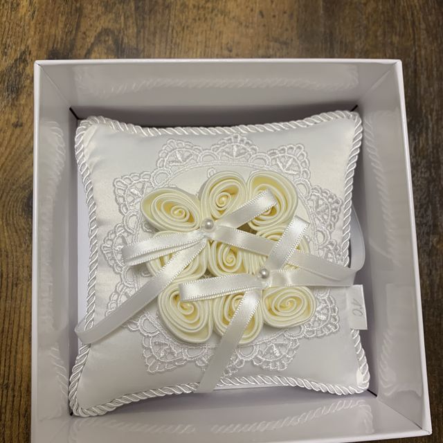 【4℃ BRIDAL(ヨンドシーブライダル)の口コミ】 鍛造製法で身につけた時に軽く、付け心地が良いなと試着時に気に入ったの…