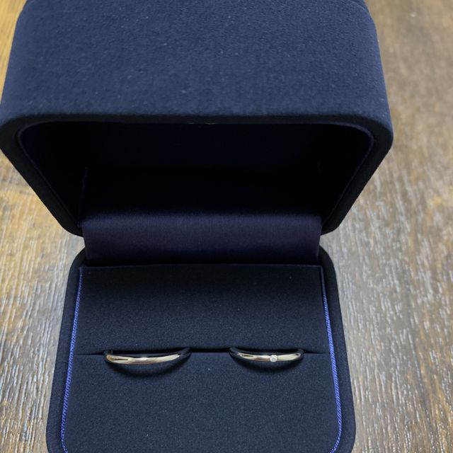 【4℃ BRIDAL(ヨンドシーブライダル)の口コミ】 鍛造製法で身につけた時に軽く、付け心地が良いなと試着時に気に入ったの…