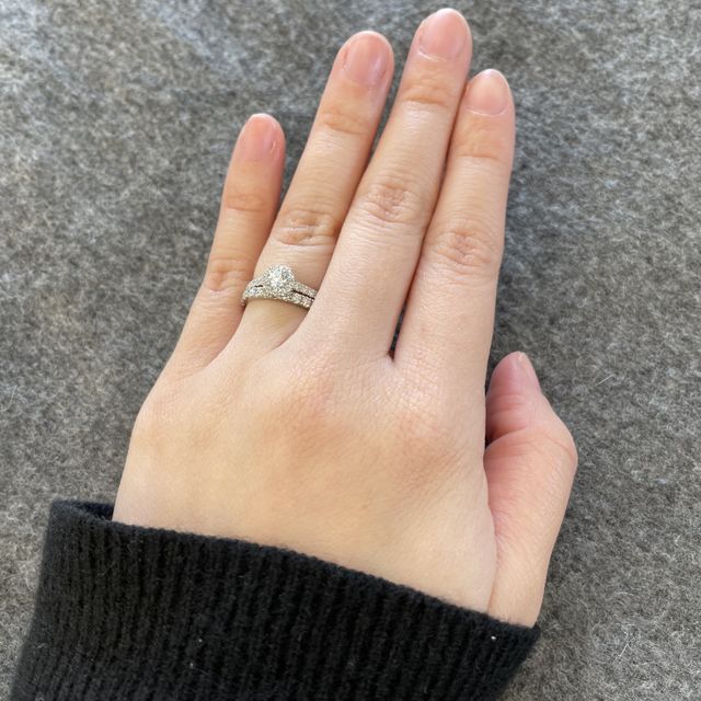 【MAGNOLIA WHITE JEWELRY(マグノリアホワイトジュエリー)の口コミ】 婚約指輪も結婚指輪も重ね付け使いやすいデザインで探していて、価格も他…
