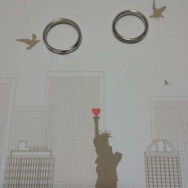 【ラザール ダイヤモンド(LAZARE DIAMOND)の口コミ】 いろいろなお店を見て回ったのですが、もともとストレートに斜めにダイヤ…