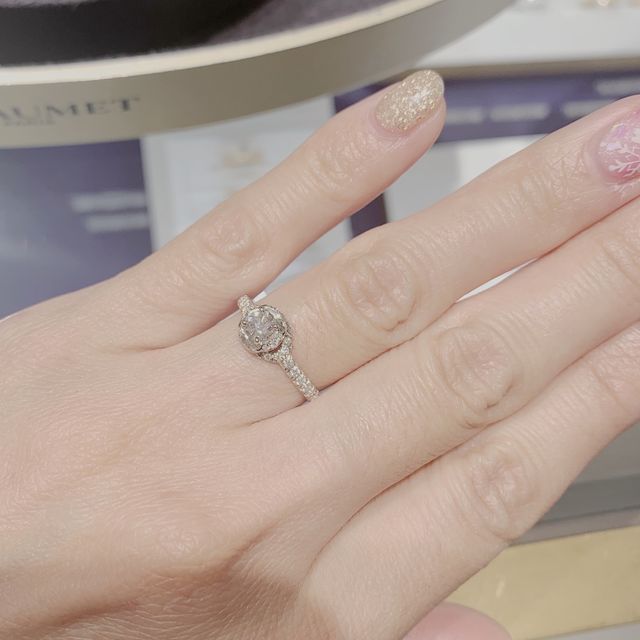 【ショーメ(CHAUMET)の口コミ】 ネットで人と被らなそうなデザインを探してこちらの指輪を店舗に観に行き…