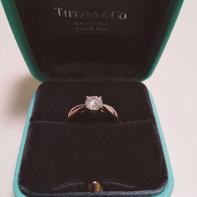 【ティファニー(Tiffany & Co.)の口コミ】 どちらも定番のセッティングとハーモニーで迷いました。セッティングは出…