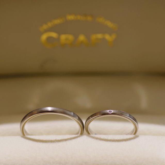 【CRAFY(クラフィ)の口コミ】 デザインにヘアーラインを選択したことで、さりげない存在感がありリング…