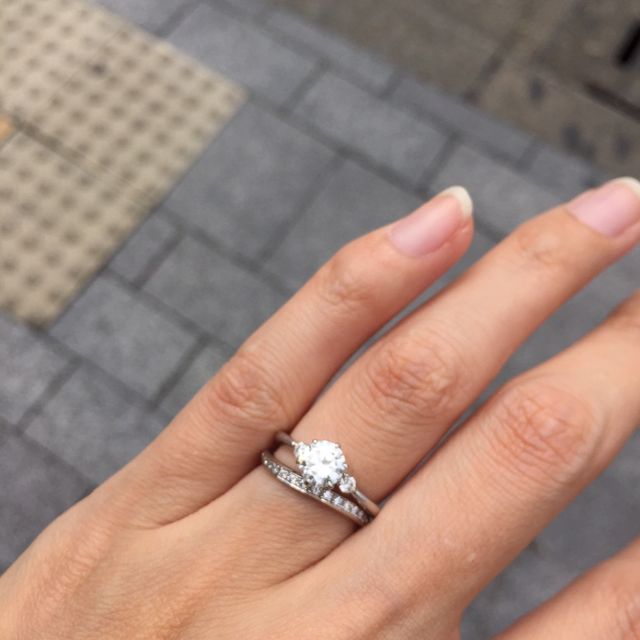 【ギンザタナカブライダル(GINZA TANAKA BRIDAL)の口コミ】 婚約指輪と重ね付けできるものを探していました。ダイヤがついているデザ…