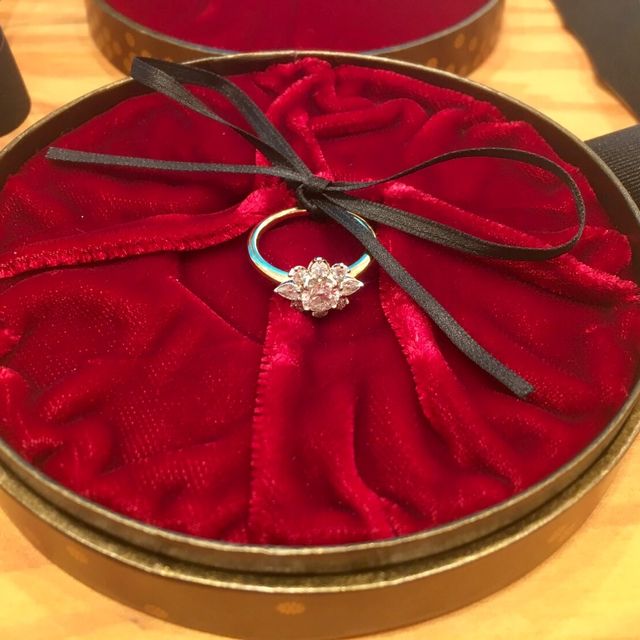 【TOMOE(トモエ)の口コミ】 デザインの可愛らしさ華やかさに一目ぼれでした。リング部分がゴールドな…