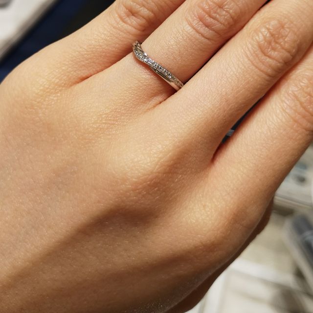 【銀座ダイヤモンドシライシの口コミ】 つけ心地が最高！
指輪を付けたり外したりするときにストレスが全くありま…