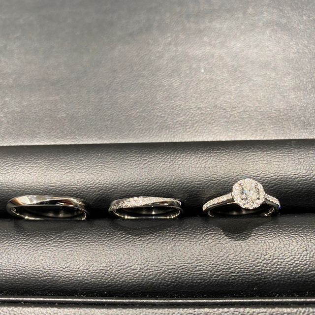 【ラザール ダイヤモンド(LAZARE DIAMOND)の口コミ】 彼とお揃いでお互いの指に合うものを選びました。エコーはストレートとは…