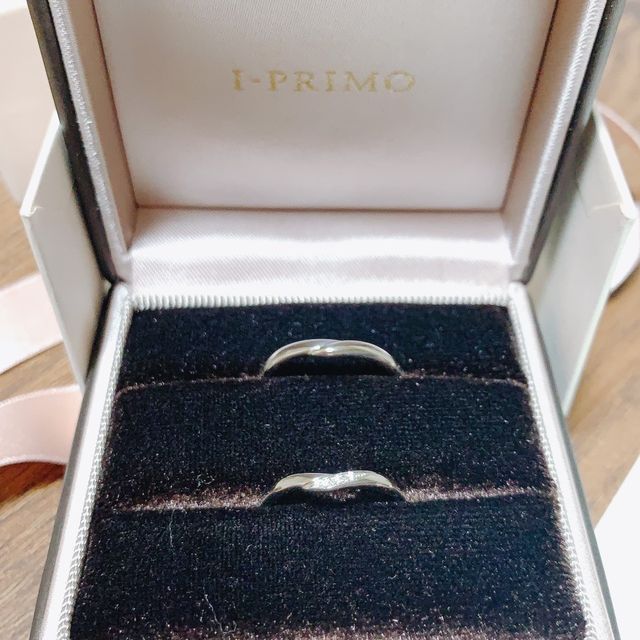 【アイプリモ(I-PRIMO)の口コミ】 指輪のデザインが気に入りました。彼女の婚約指輪に重ねてつけることがで…
