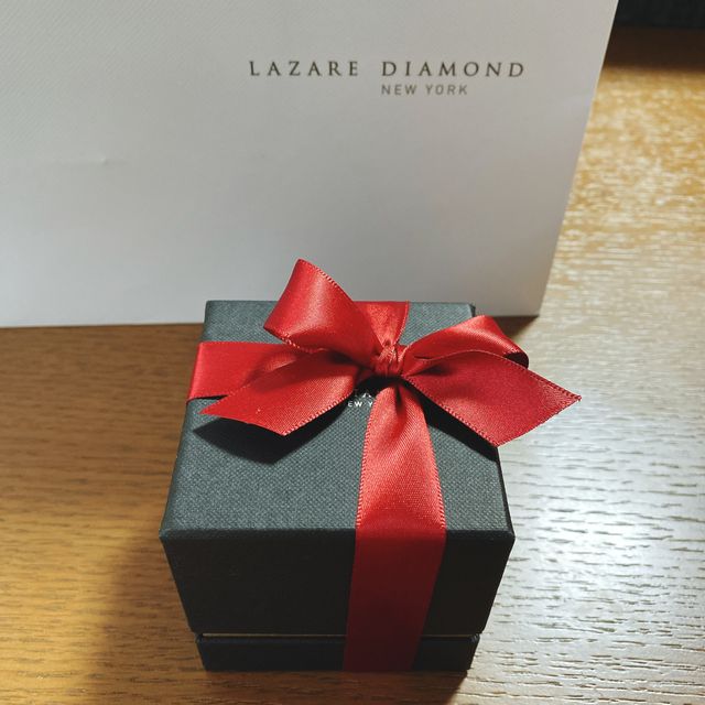 【ラザール ダイヤモンド(LAZARE DIAMOND)の口コミ】 シンプルで普段使い出来るものを探していたので、こちらのリングはつけ心…