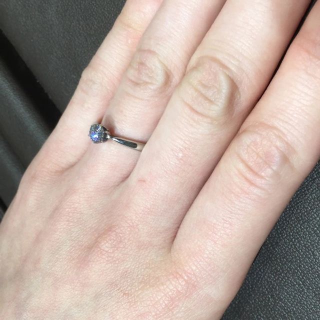 【アイプリモ(I-PRIMO)の口コミ】 王道のデザインのエンゲージリングであり中央に向かって絞っていくような…
