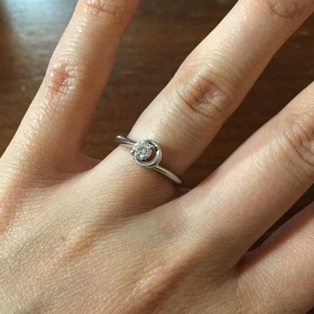 【STAR JEWELRY(スタージュエリー)の口コミ】 当時わたしも主人もまだ若く、裕福とは言えず、婚約指輪はなくても良いほ…