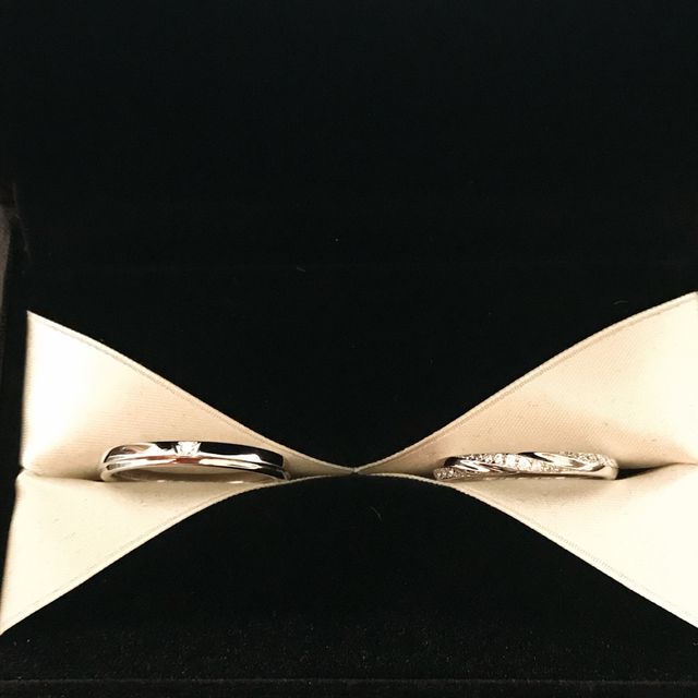 【エクセルコダイヤモンド(EXELCO DIAMOND)の口コミ】 初めはお揃いのデザインで探していたのですが、好みが違ったため意見がぴ…