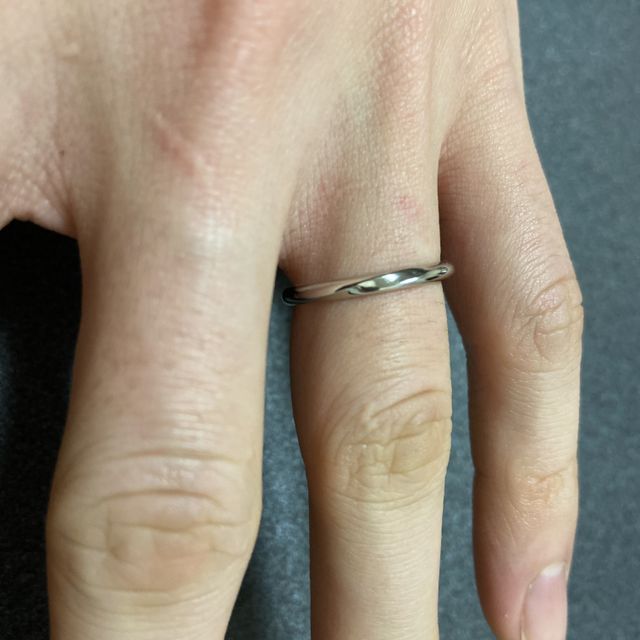 【HOSHI no SUNA 星の砂(ほしのすな)の口コミ】 指輪の華やかさが婚約指輪ととても合い、つけた瞬間これにしよ！と即決で…