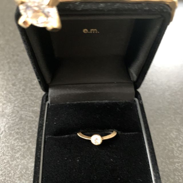 【e.m.の口コミ】 ビンテージ感のあるデザインと、婚約指輪として購入しましたが、ずっとつ…