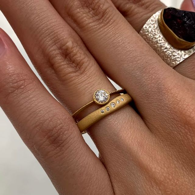 【e.m.の口コミ】 ビンテージ感のあるデザインと、婚約指輪として購入しましたが、ずっとつ…