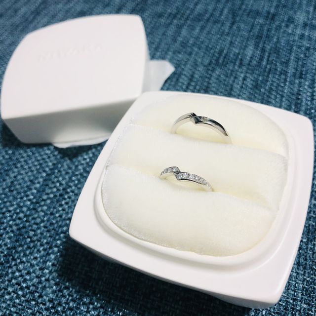 【俄(にわか)の口コミ】 最大の決め手は夫の指にピッタリとくるデザインだったこと。綾という名前…