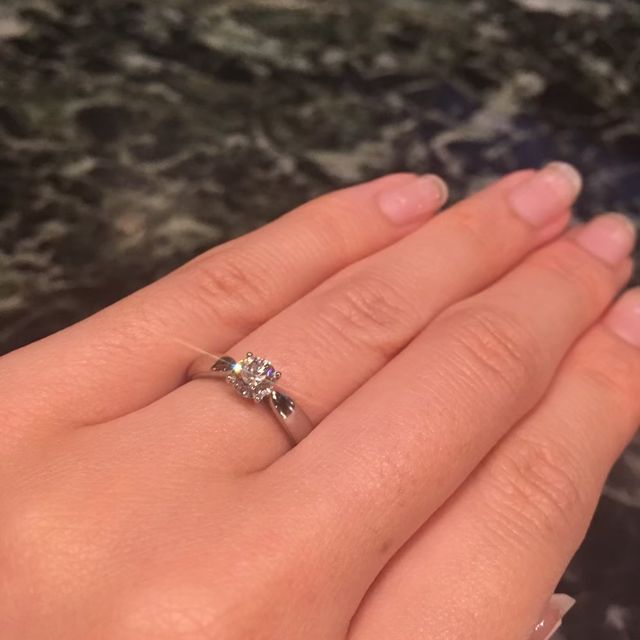 【ティファニー(Tiffany & Co.)の口コミ】 ティファニーを見に行った際にティファニーセッティングを試着させてもら…