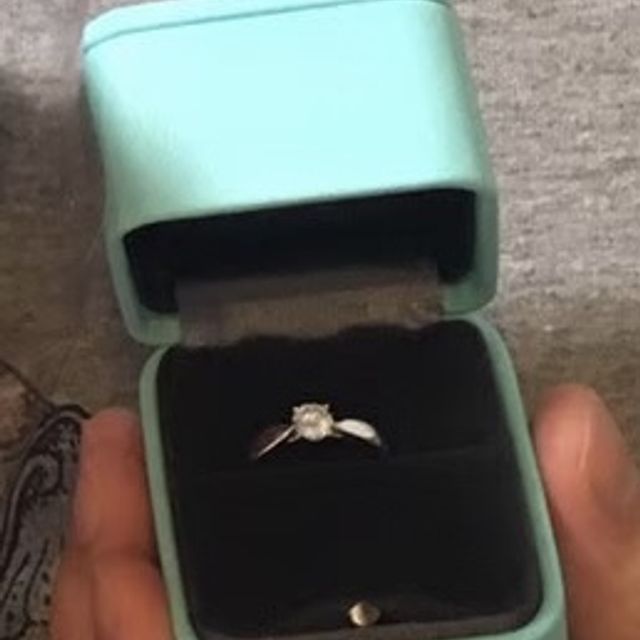 【ティファニー(Tiffany & Co.)の口コミ】 ティファニーを見に行った際にティファニーセッティングを試着させてもら…