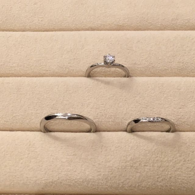 【TRECENTI(トレセンテ)の口コミ】 華奢で上品なデザインに一目惚れしました。
結婚指輪と婚約指輪を両方つけ…