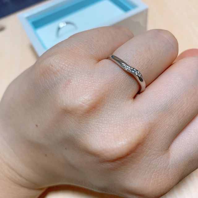 【Disney Cinderella(ディズニー シンデレラ)の口コミ】 デザインがシンデレラのものを探していて、ストレートよりもウェーブのも…