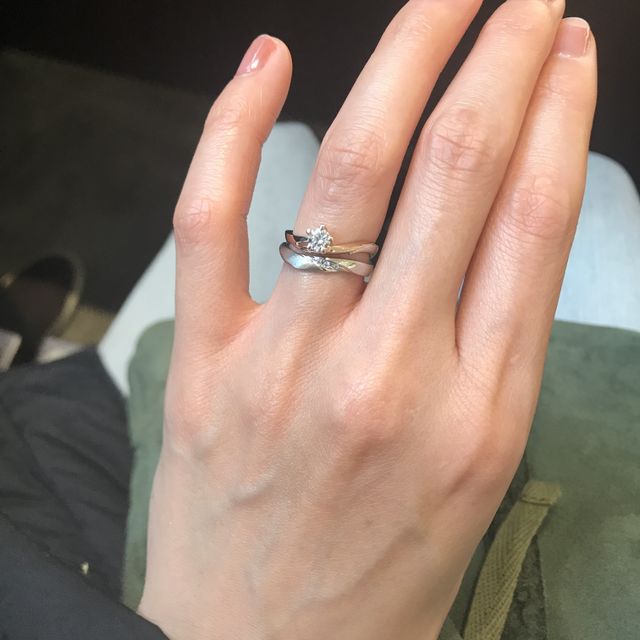 【LAPAGE(ラパージュ)の口コミ】 花をモチーフにしているという点に、まず惹かれました。ショーケース越し…