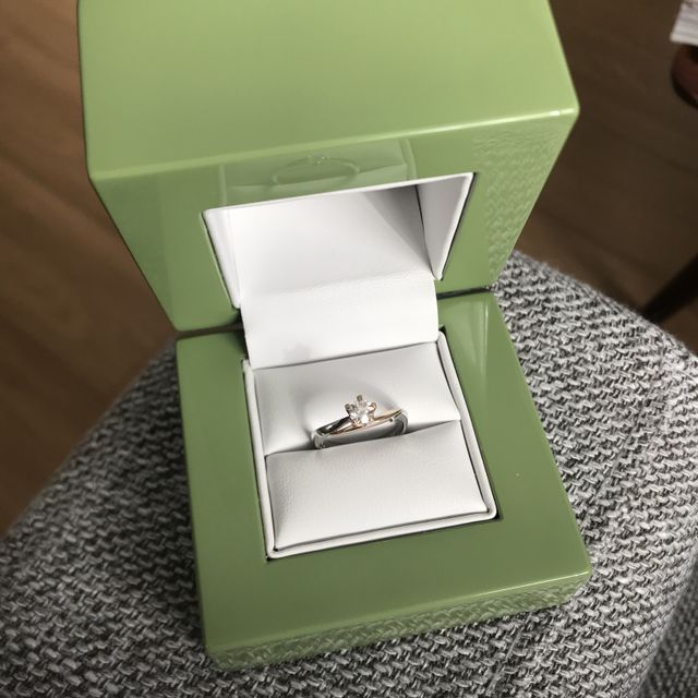 【LAPAGE(ラパージュ)の口コミ】 花をモチーフにしているという点に、まず惹かれました。ショーケース越し…