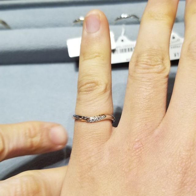 【ケイウノ ブライダル(K.UNO BRIDAL)の口コミ】 木目金の指輪目的で来店しましたが、実際に手に取って見ると、木目にこだ…