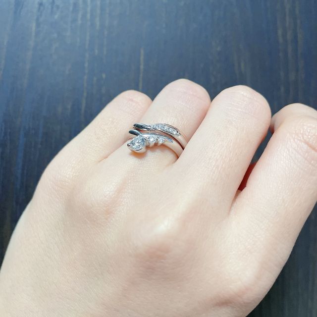 【ケイウノ ブライダル(K.UNO BRIDAL)の口コミ】 パッと見の印象で、直感で決めました。
他の指輪より目を引いて、素敵でし…