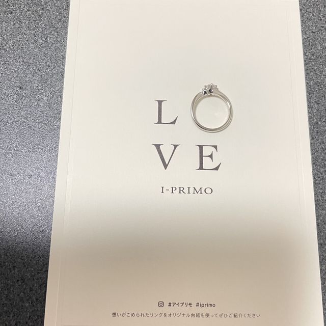 【アイプリモ(I-PRIMO)の口コミ】 デザインとサイズが購入後に変更可能だったので、スタンダードな婚約指輪…