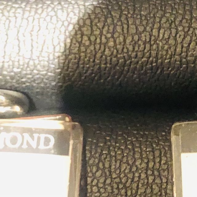 【エクセルコダイヤモンド(EXELCO DIAMOND)の口コミ】 指輪のデザインはダイヤモンドが多くあってどこから見ても輝いて見えるも…