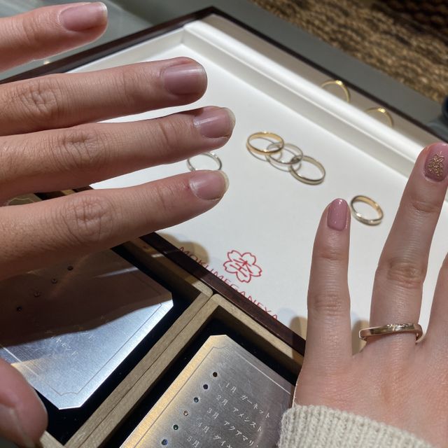 【杢目金屋(もくめがねや)の口コミ】 他の結婚指輪によくあるプラチナ一色ではなく、ピンクゴールドやイエロー…