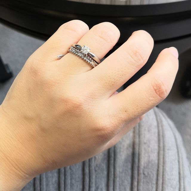 【ヴァン クリーフ＆アーペル(Van Cleef & Arpels)の口コミ】 婚約指輪もヴァンクリにお世話になりました。
指どおりやクオリティは理解…