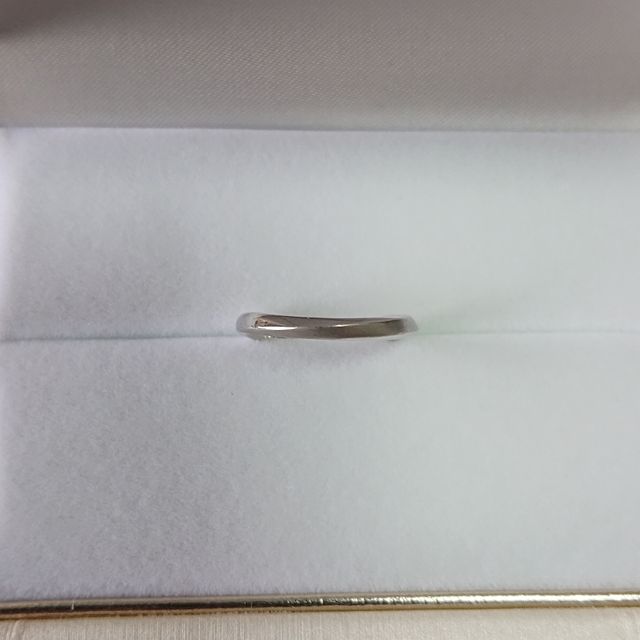 【宝寿堂(ほうじゅどう)の口コミ】 仕事中につけていても主張しすぎない、ダイヤモンド無しのシンプルなデザ…