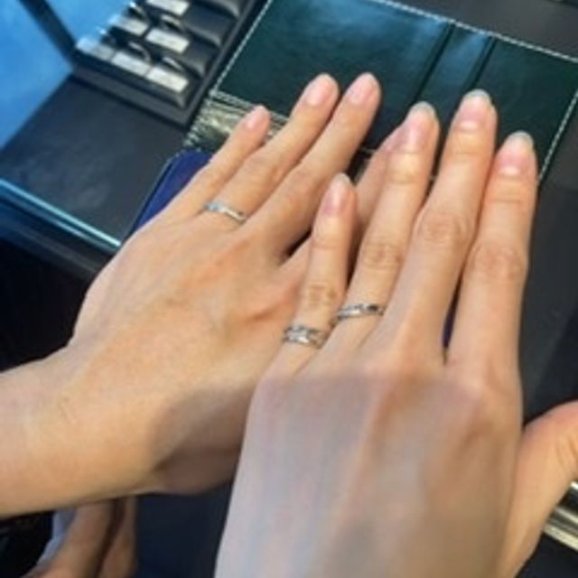 【エクセルコダイヤモンド(EXELCO DIAMOND)の口コミ】 シンプル過ぎず、派手過ぎないデザインが決め手になった。セットリング以…