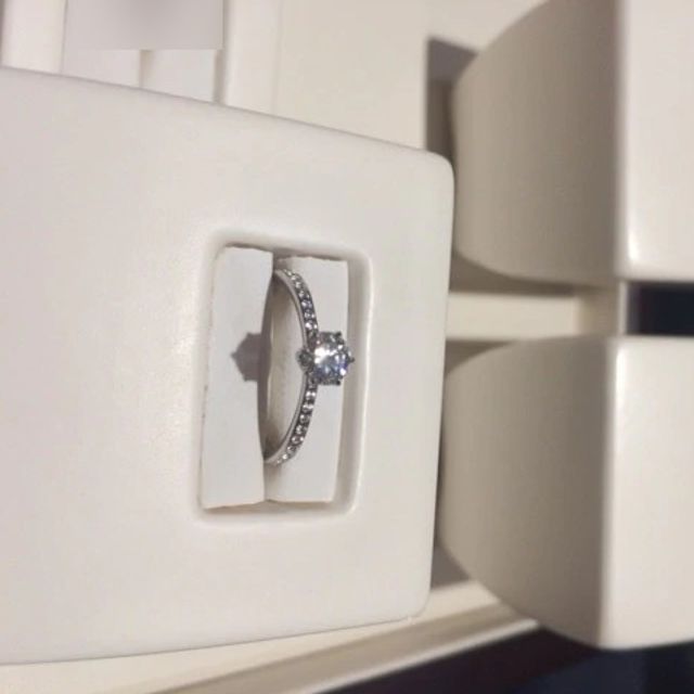 【俄(にわか)の口コミ】 華奢なアームデザインで指がすっきりと綺麗に見えるのが気に入りましたし…