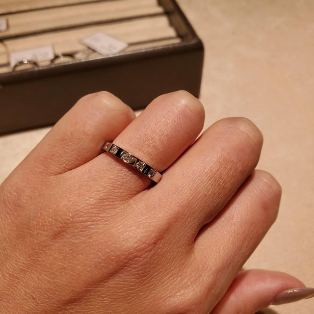 【ブルガリ(BVLGARI)の口コミ】 マリー・ミー ウェディング・リングを試着しました。
ダイヤモンド5個を配…